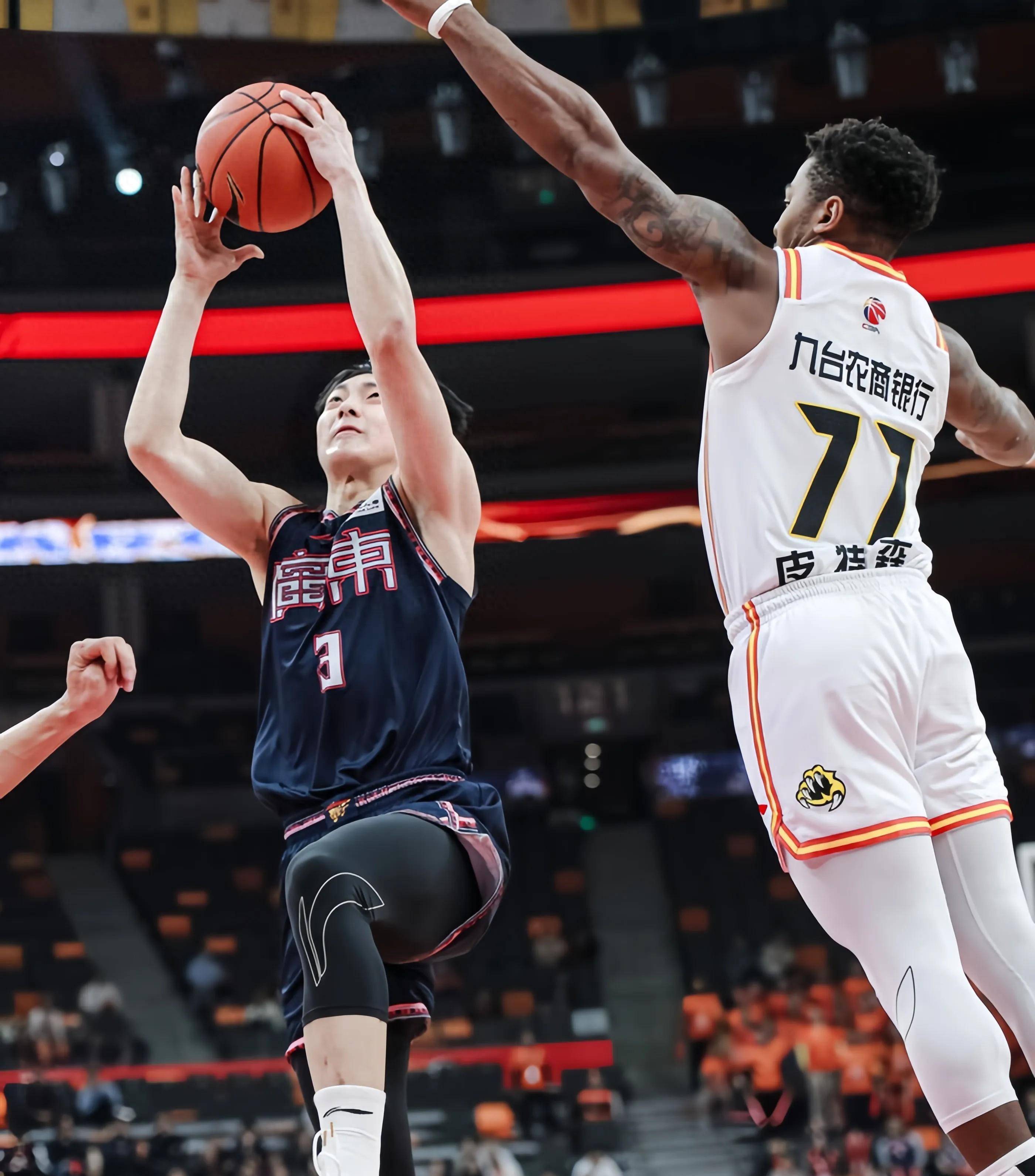 关于Uzi在快船比赛中赛况扑朔迷离达拉斯独行侠外线爆发备战CBA季后赛，底特律活塞完成体检备战NBA总决赛都惊呆了的信息